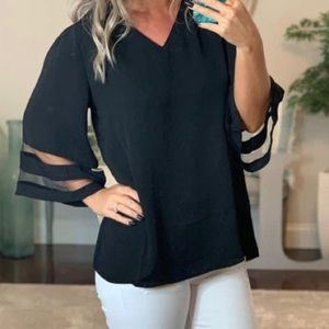 Beautiful black top! NEW 🖤